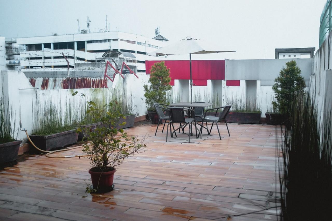 Reddoorz Plus Near Palembang Indah Mall Ngoại thất bức ảnh
