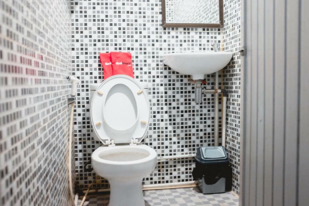 Reddoorz Plus Near Palembang Indah Mall Ngoại thất bức ảnh